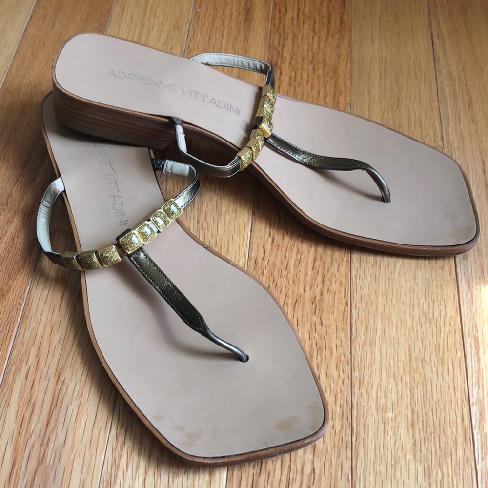 Adrienne Vittadini flip flops size 7.5